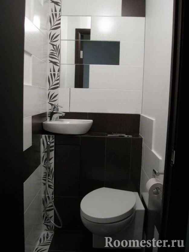 Hi-Tech-Toilette mit hygienischer Dusche