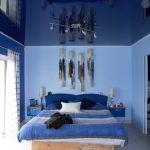 Sufit napinany w niebieskiej sypialni