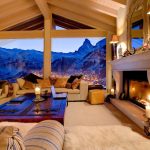 Stue i en hytte med udsigt over bjergene