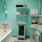 A fürdőszoba falainak gyűrött színű