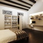 Dormitor cu grinzi de lemn pe tavan