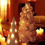 עץ חג המולד עשוי מכדורים קטנים