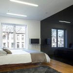 Mur de color negre brillant a l’interior del dormitori