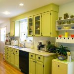 Mutfakta fıstık renkli mobilyalar