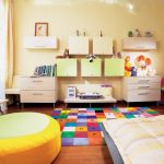 Chambre d'enfants avec un intérieur lumineux