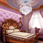 Ljubičasto-zlatna unutrašnjost spavaće sobe