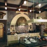 Kjøkken med antikke møbler