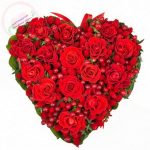 Καρδιά με μούρα και τριαντάφυλλα