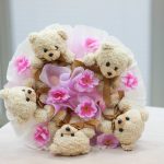Ursos macios com flores