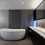 Griežtas vonios kambario dizainas