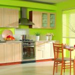 Lys grønt kjøkkeninnredning