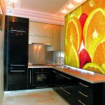 Pomarańcze na ścianie w kuchni