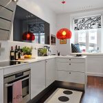Kjøkken med hvitt interiør