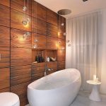 Banheiro com parede de madeira