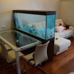 Zonasi bilik dengan akuarium