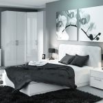Modulares Bild über dem Bett