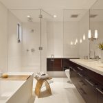 Badekar og dusj i ett rom