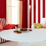 Červená farba stien v obývacej izbe