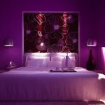 Lampu loket di dalam bilik ungu di dalam bilik tidur