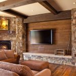Bel intérieur de salon en pierre et bois