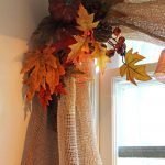 Efterårsdekor på gardinen