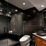 Donkere design badkamer
