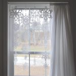 Dekoráció hópelyhek az ablakon