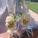 Bouquets de fleurs sur les verres