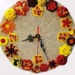 O contorno das flores no relógio