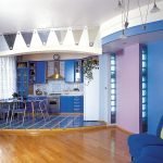 Blauwe kleur in het interieur van de keukenstudio