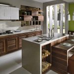 Les matériaux modernes rendent la cuisine plus confortable et confortable