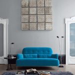 Thảm bằng ghế sofa màu xanh