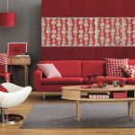 Červeno-šedý interiér obývacej izby