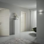 Jednoduché bílé ložnice dveře
