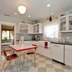 การออกแบบห้องครัวสีขาวกับสีแดง