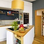 Kleine Küche mit Wohnzimmer