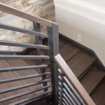 Θυρίδα στις σκάλες στο σπίτι