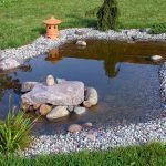 Камъни в дизайна на езерцето