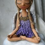 Pige i meditation