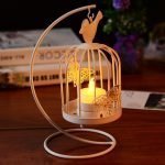 Espelma decorativa en una gàbia