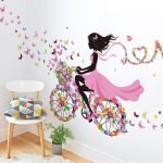 Mergaitė ant dviračio