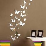 Spiegel vlinders aan de muur