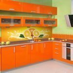 Moderni oranžinė virtuvė