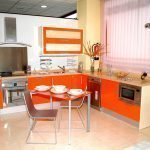 Oranžinė Art Nouveau virtuvė