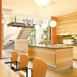 Světlé dřevo v designu kuchyně