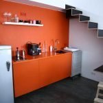 Massivt orange køkken