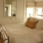Camera da letto in stile minimalista