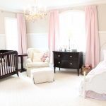 Rožinė tekstilė vaikų miegamajam