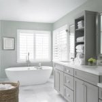 Sivý kúpeľňový nábytok
