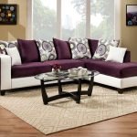 Sofa putih dan ungu